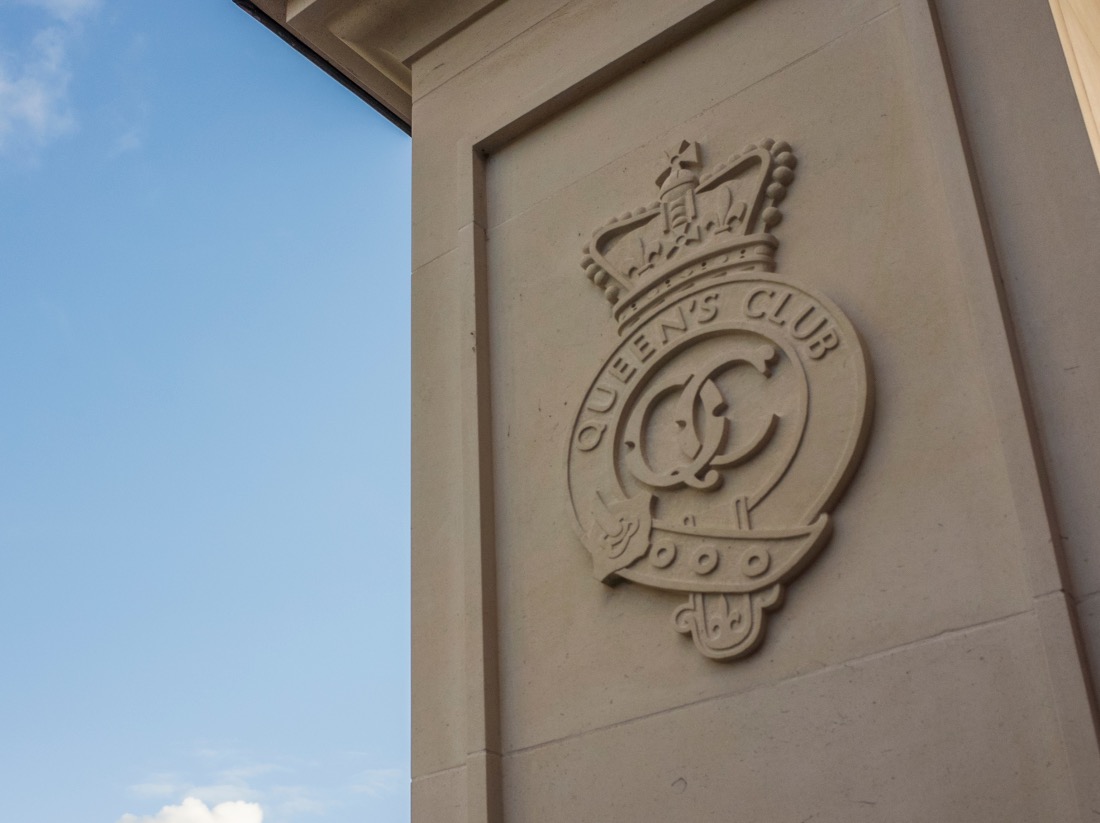 London-,January,,2018:,Crest,At,The,Entrance,Gates,Of,The
